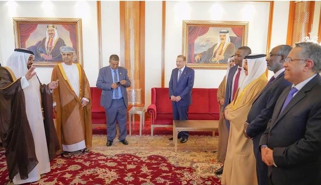 ملك البحرين يستقبل رئيس البرلمان العربي ورئيس مجلس الشورى