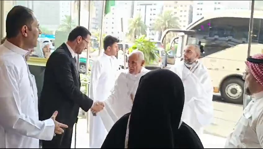 التحالف العربي ينقل 82 حاجًا جوًا من سقطرى إلى مكة.. ووزير الاوقاف يثمن جهود الأشقاء في المملكة 