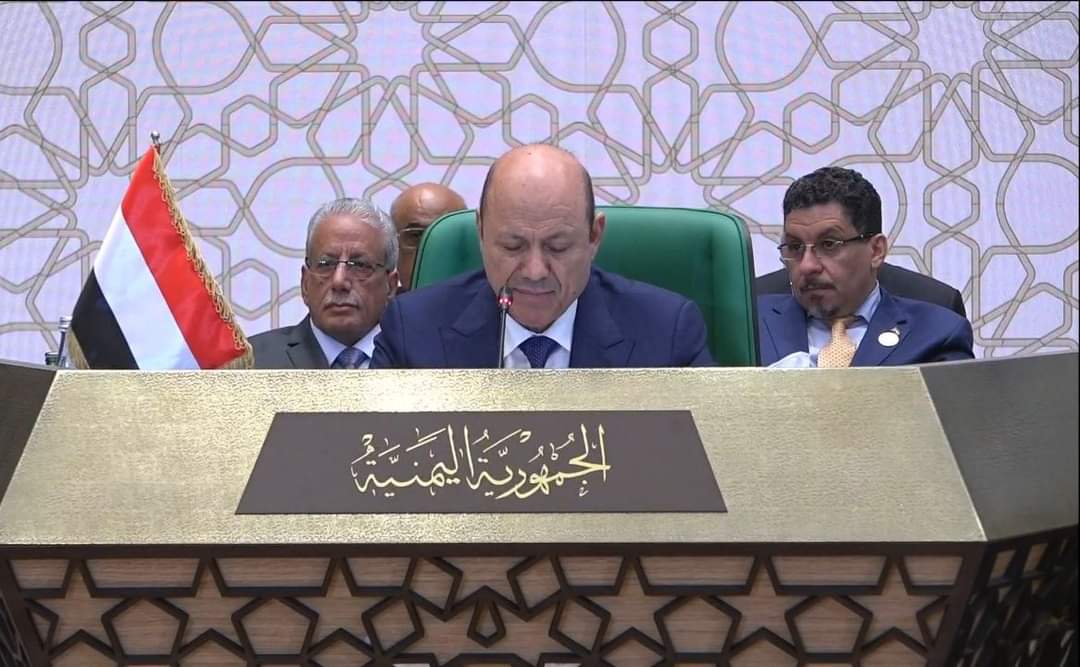 رئيس مجلس القيادة الرئاسي يدعو العرب إلى إتخاذ هذا القرار بحق الحوثيين