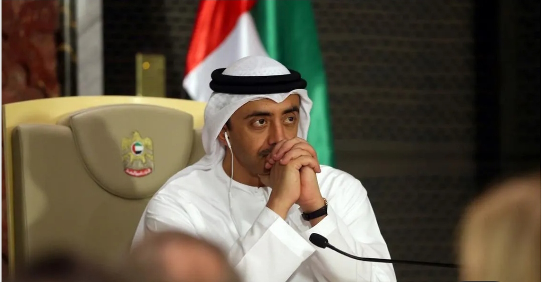 وزير خارجية الإمارات: ملتزمون بدعم الحل السياسي في اليمن، وفق المرجعيات الثلاث
