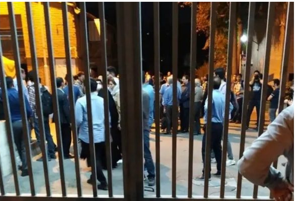 انتفاضة إيران: إضراب متواصل.. وانتهاكات حقوقية.. وطلاب محاصرون داخل أسوار الجامعة