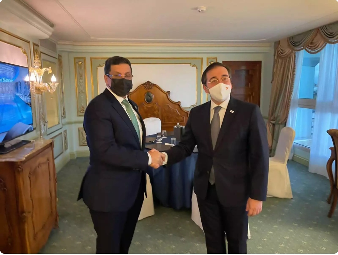 وزير الخارجية يبحث مع نظيره الإسباني سبل تعزيز وتطوير العلاقات الثنائية