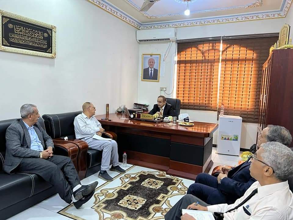 في اجتماع لوزير التعليم العالي مع رؤساء الجامعات:مناقشة خطوات إعداد لائحة الدراسات العليا للجامعات اليمنية.