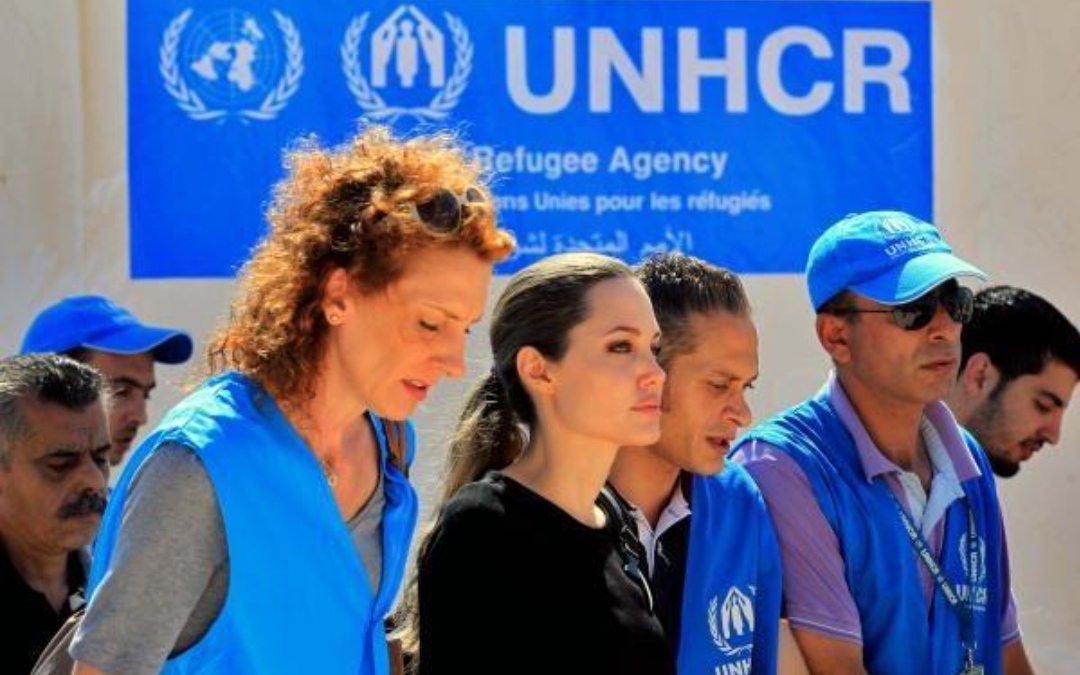 وصول المبعوثة الخاصة لمفوضية شؤون اللاجئين أنجلينا جولي إلى اليمن