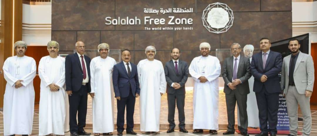 وزير الاتصالات وتقنية المعلومات يطلع على التجربة العمانية في قطاع النقل واللوجستيات