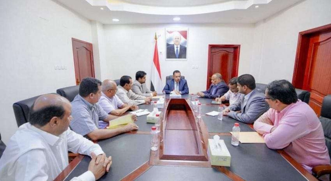 رئيس الوزراء معين عبدالملك يترأس اجتماعاً لتقييم تنفيذ توجيهات معالجة وضع الكهرباء