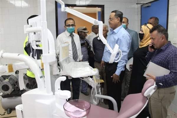 وزير الصحة يتفقد سير العمل في عملية تأهيل مستشفى عدن العام