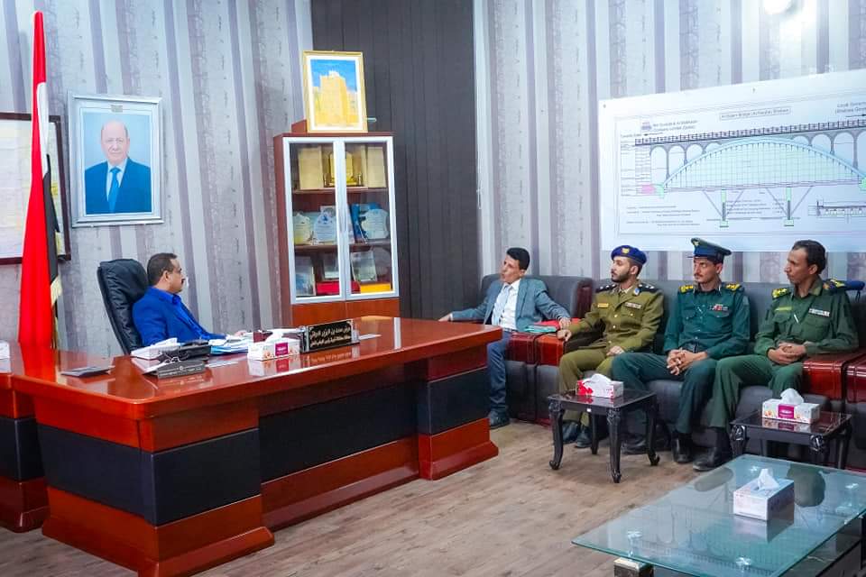 المحافظ بن الوزير يبحث سبل التعاون والتنسيق المشترك بين السلطة المحلية والنيابة العسكرية في شبوة