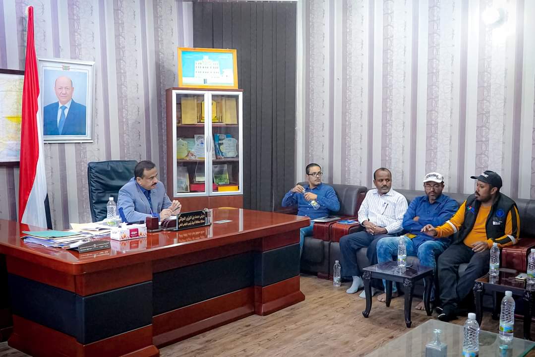 المحافظ بن الوزير يناقش تدخلات منظمتي الإغاثة الدولية وأطباء بلا حدود البلجيكية في المحافظة 