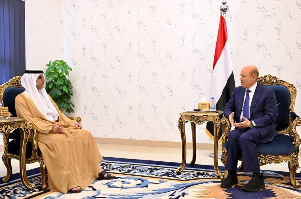 رئيس مجلس القيادة الرئاسي يستقبل في عدن سفير دولة الامارات العربية المتحدة