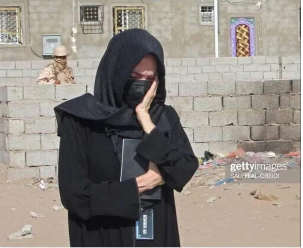 لهذا السبب رفضت الممثلة العالمية أنجلينا جولي اعتذار مدير مطار عدن