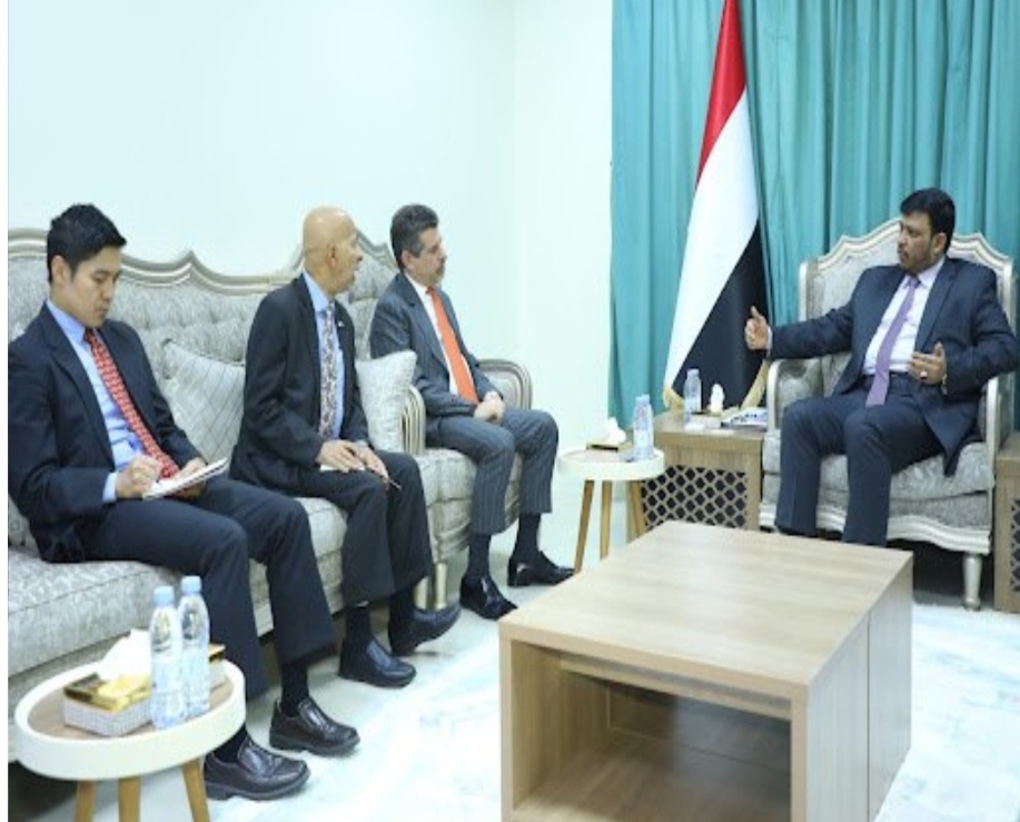 العليمي يشدّد على ضرورة ممارسة مزيداً من الضغوط على هؤلاء للاستجابة لنداء السلام