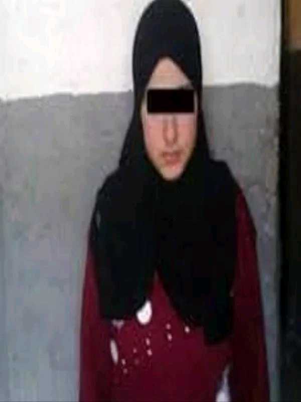 شاهد اول ظهور علني للمرأة التي ذبحت زوجها وقامت بوضعه على النار في محافظة ذمار