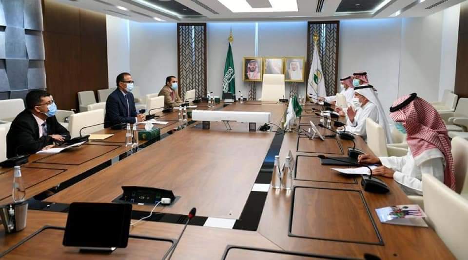 وزير الصحة يزور مركز الملك سلمان للإغاثة والأعمال الإنسانية