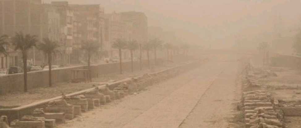 عاصفة رملية تضرب مصر.. وتوقف بحركة الملاحة