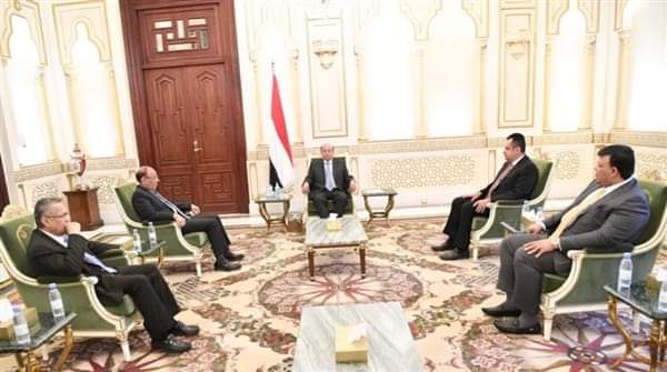 رئيس الجمهورية يترأس اجتماعا ضم نائبه ورئيسا الوزراء والشورى للوقوف على مجمل التطورات