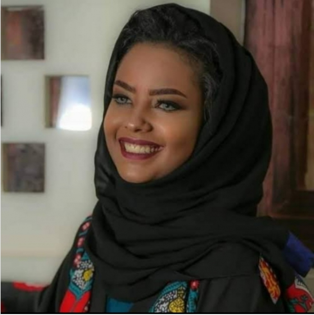 عائلة الفنانة انتصار الحمادي تقول انها ستستأنف الحكم الجائر وتؤكد انتهاء علاقتها بالمحامي الكمال