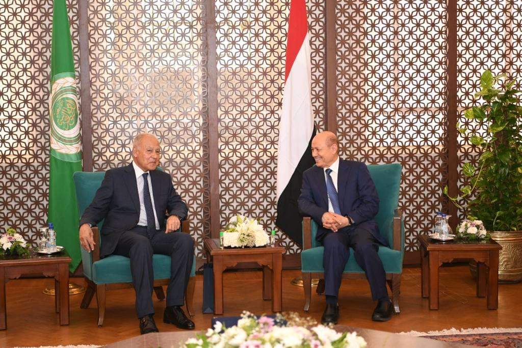 الرئيس العليمي يدعو الى دور عربي فاعل لمناصرة الشعب اليمني ومواجهة التحديات