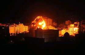 آخر التطورات .. معارك عنيفة في غزة ودبلوماسيون من مجلس الأمن على أبواب المعبر