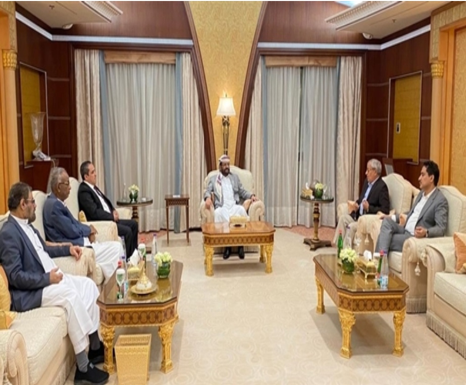 نائب رئيس المجلس الرئاسي اللواء «سلطان العرادة» يلتقي قيادة حزب «الإصلاح»