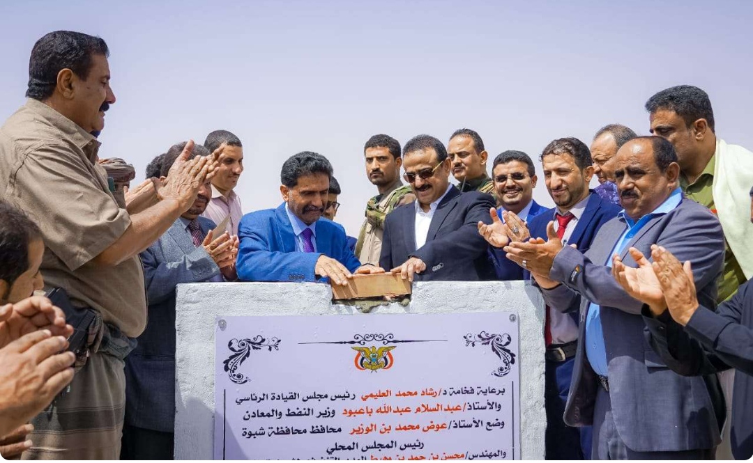 محافظ شبوة ابن الوزير يضع حجر الاساس لمشروع المحطة المركزية للغاز المنزلي