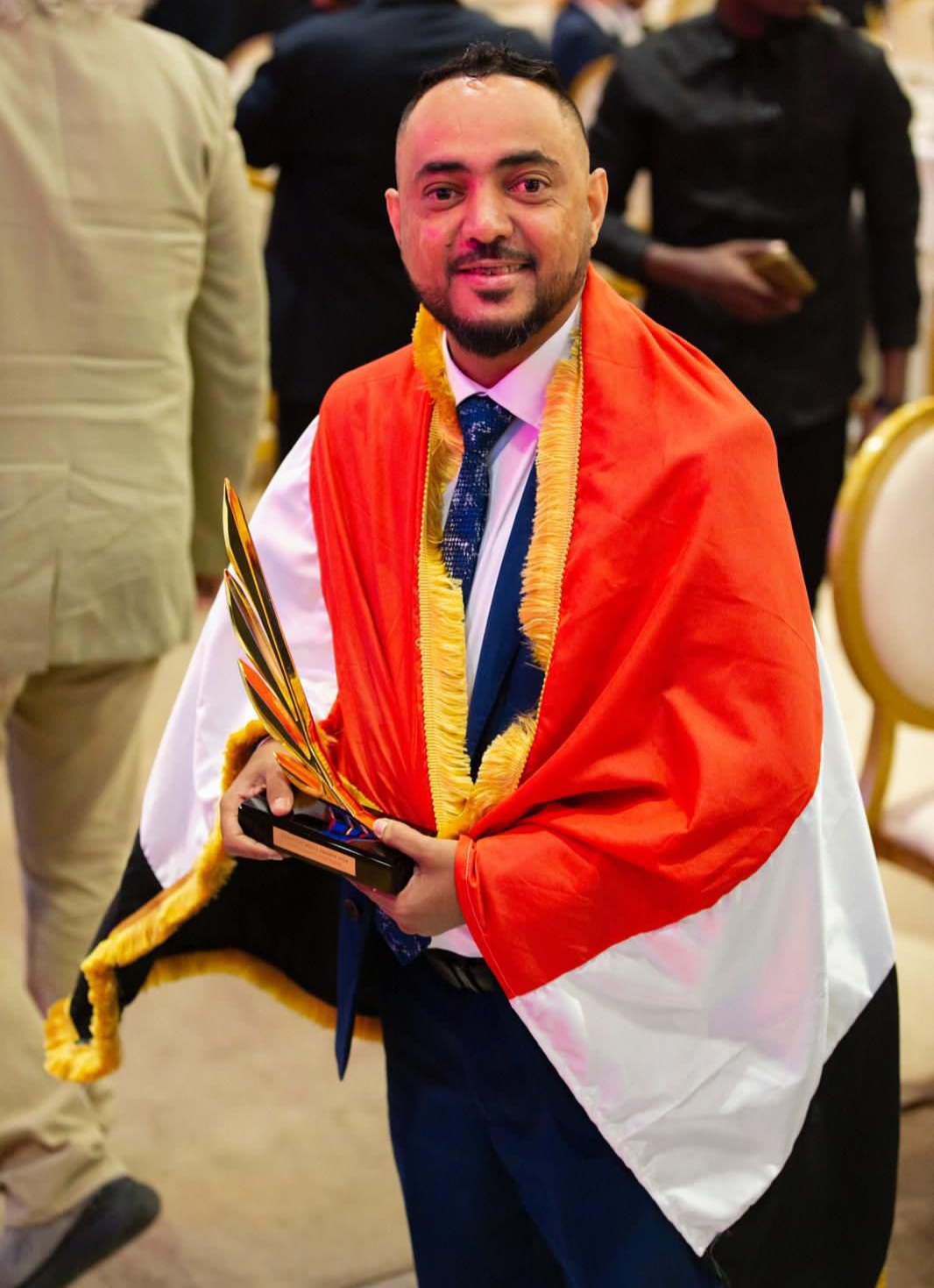 عصام الكمالي يُهدي اليمن أول تتويج عالمي في جوائز الصحافة الرياضية 2024