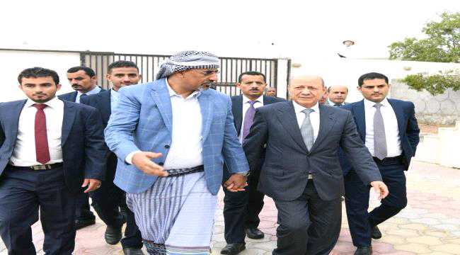 الرئيس العليمي يُغادر العاصمة عدن صوب هذه الدولة الخليجية