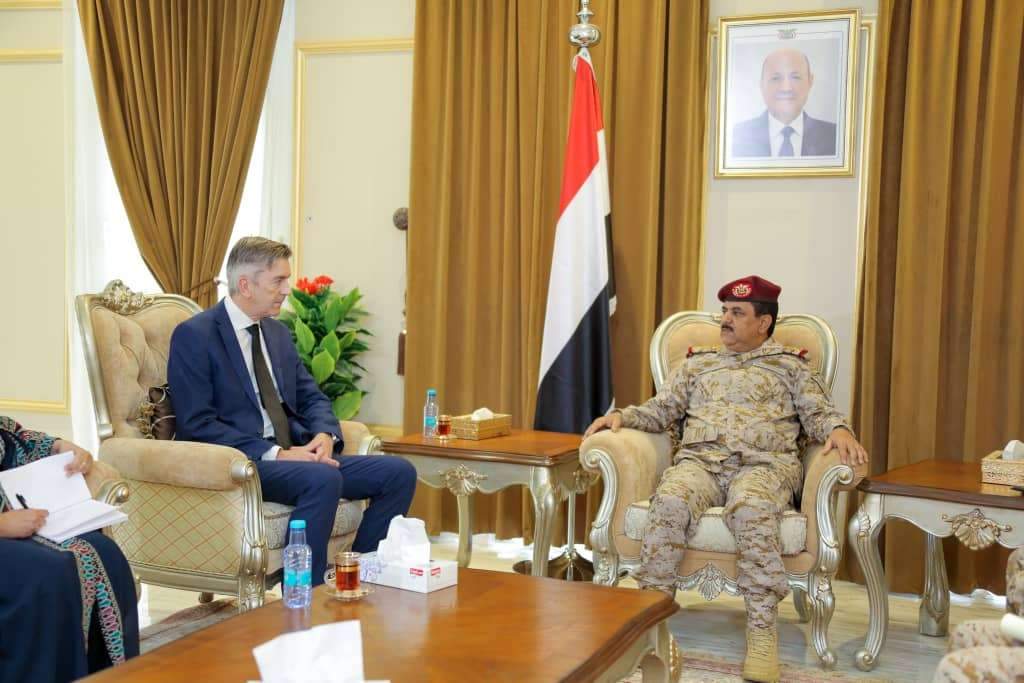 وزير الدفاع يشيد بدعم هذه الدولة لليمن في المجال العسكري