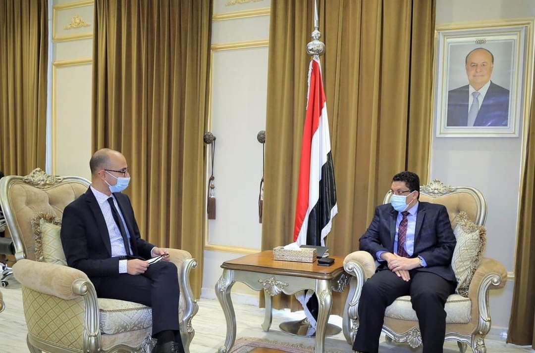 وزير الخارجية يلتقي السفير الفرنسي لدى اليمن