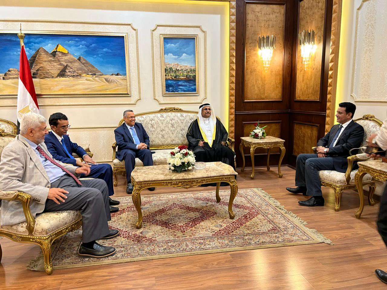 رئيس البرلمان العربي يستقبل رئيس مجلس الشورى اليمني بالقاهرة.