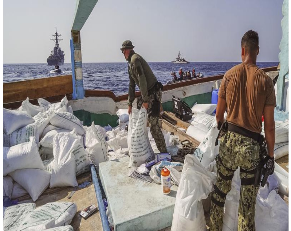 تفاصيل عن الشحنة ''الضخمة'' التي أعلنت البحرية الأمريكية ضبطها قبل أن تصل إلى الحوثيين.. ما حمولتها ومن أين جاءت؟