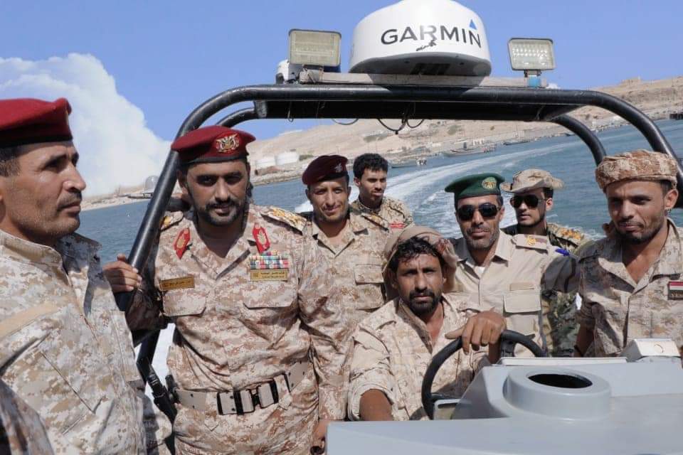 قائد محور الغيضة يتفقد قيادة قطاع القوات البحرية ويشدد على رفع اليقضة والجاهزية 