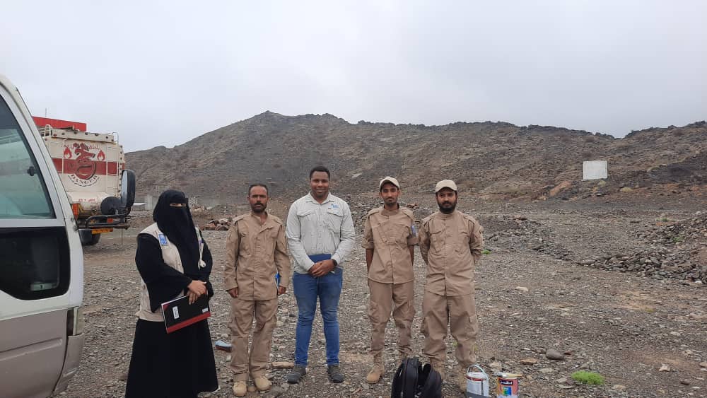 منظمة (tdi) الخبيرة في مجال التعامل مع الألغام تقوم بزيارة ميدانية للفريق العاشر مسح غير تقني العامل في محافظة لحج.
