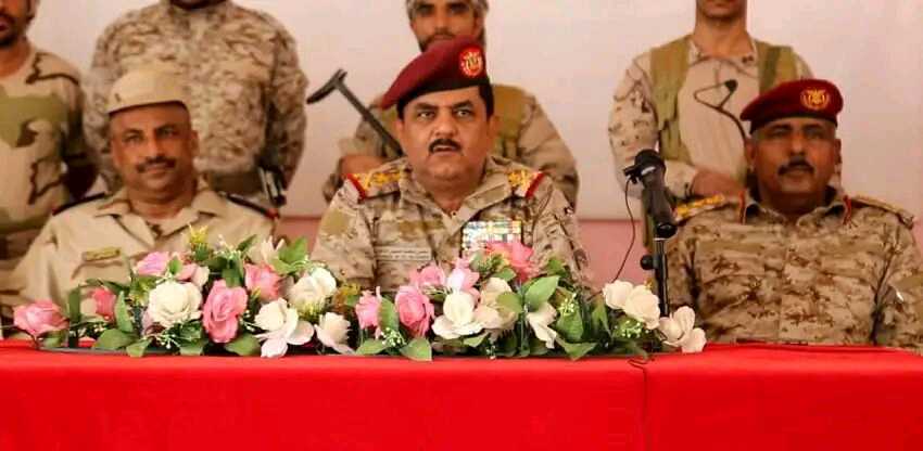 وزير الدفاع: القوات المسلحة ولاءها لله والوطن ويجب أن تبقى بعيدا عن المشاريع الضيقة
