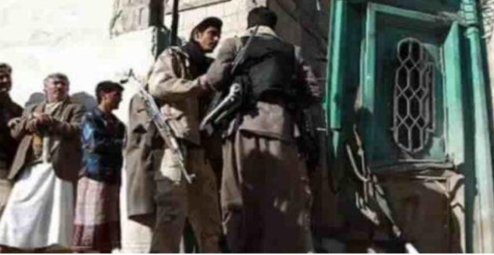 قيادي حوثي يقتحم مدرسة بمحافظة إب ويطرد الطلاب من قاعة الاختبارات