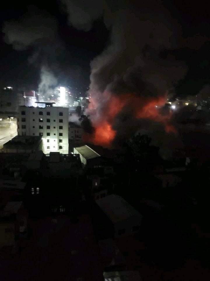 سكان : قصف عنيف للتحالف في صنعاء هو الأعنف منذ بداية الحرب