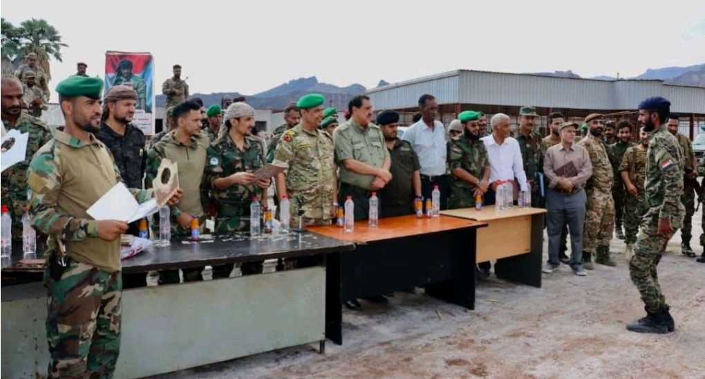مدير أمن العاصمة عدن يشارك حفل تخرج الدفعة الأولى من قوات الطوارئ والدعم الأمني