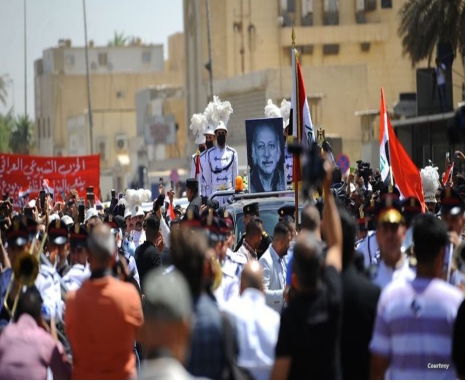 توديع مهيب لجثمان الشاعر العراقي الكبير مظفر النوّاب.. نبذة عن حياته