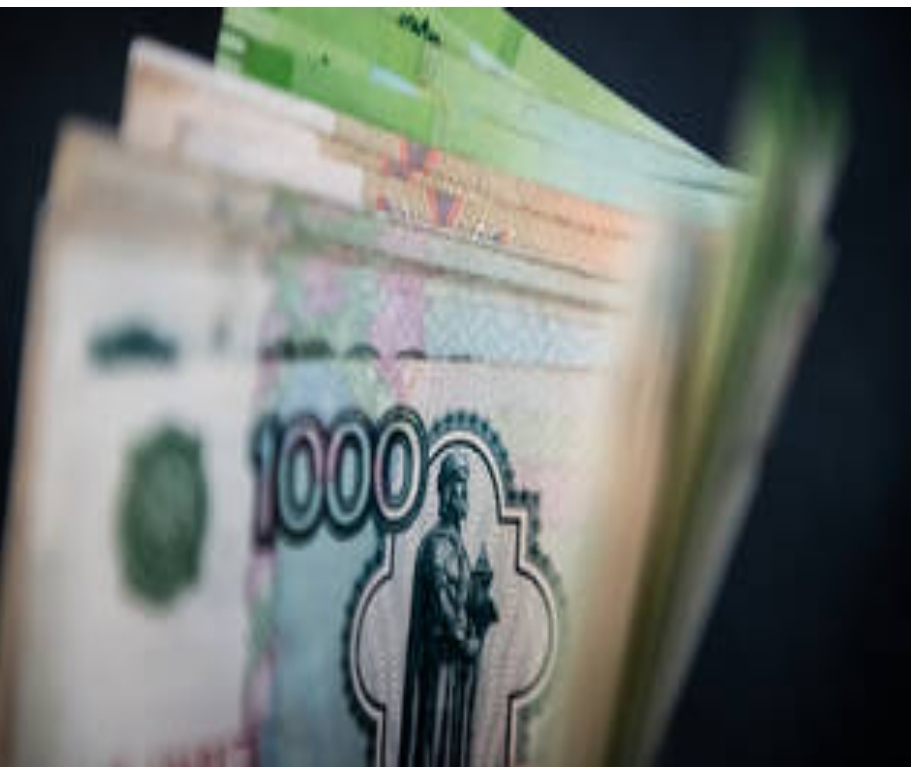 العملة الروسية ترتفع أمام الدولار إلى أعلى مستوى منذ منتصف2015