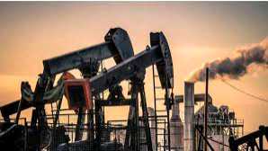 أسعار النفط تعود إلى التراجع إثر بيانات أمريكية