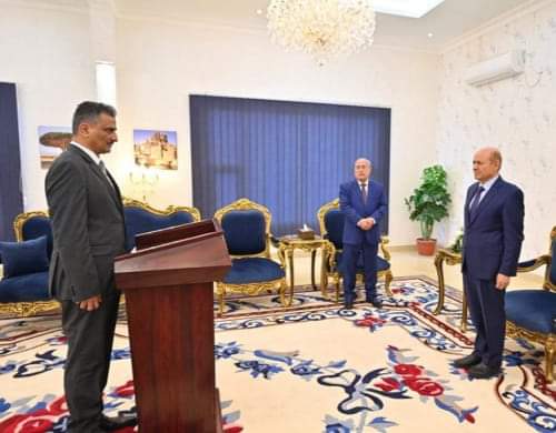 عدن .. الوزيران الأغبري ولملس يؤديان اليمين الدستورية أمام رئيس مجلس القيادة الرئاسي. 