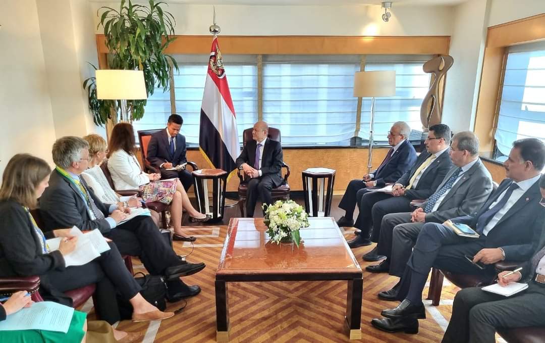 رئيس مجلس القيادة الرئاسي يستقبل وزيرة الخارجية السويدية