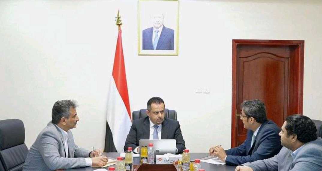 رئيس الوزراء يرأس اجتماع لمناقشة المشاريع والمبادرات التنموية المقرر تقديمها للبرنامج السعوي لتمويلها