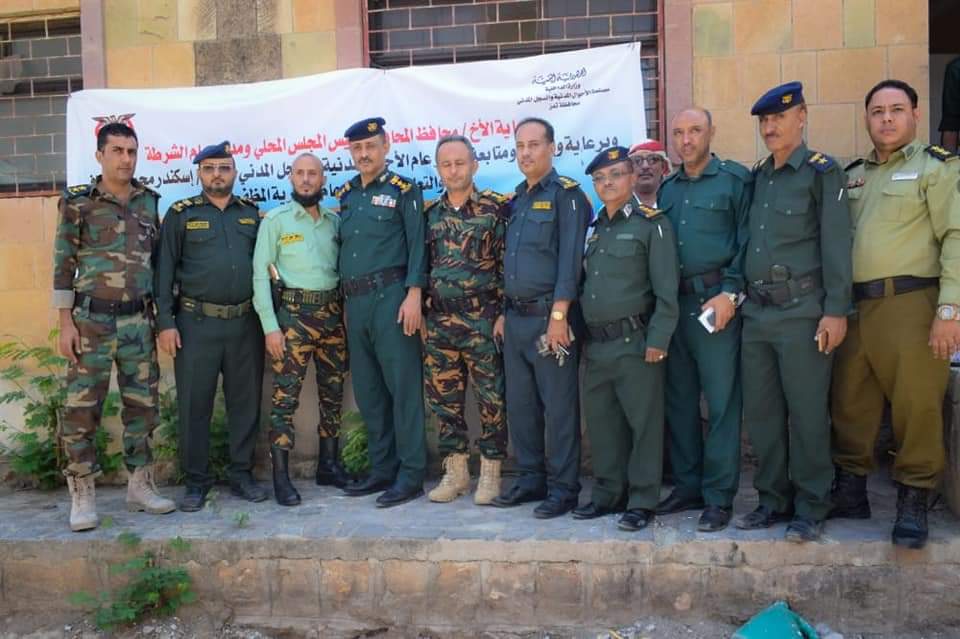 تعز..نائب مدير عام شرطة المحافظة يفتتح فرع مصلحة الأحوال المدنية في مديرية المظفر(صور(