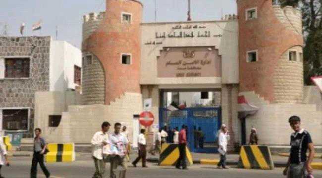 القبض على امرأة في عدن نصبت على مواطنين بمبلغ 44 مليون لتوفير شرائح عدن نت