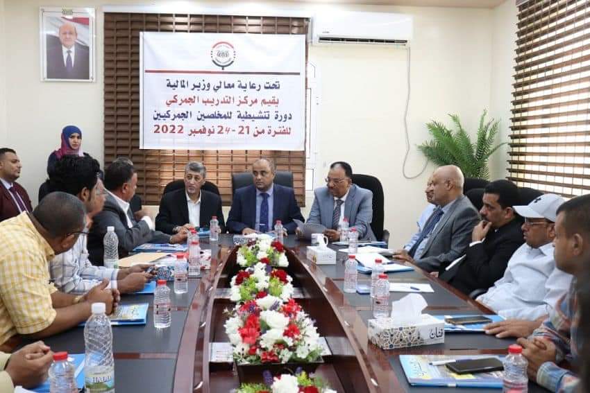 وزير المالية يؤكد أهمية تأهيل كبار مخلصي الجمارك