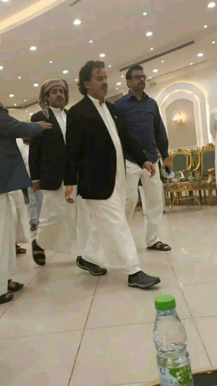 هو الاول منذ تنحي والده .. ظهور جديد للعميد ناصر عبدربه منصور في هذا المكان