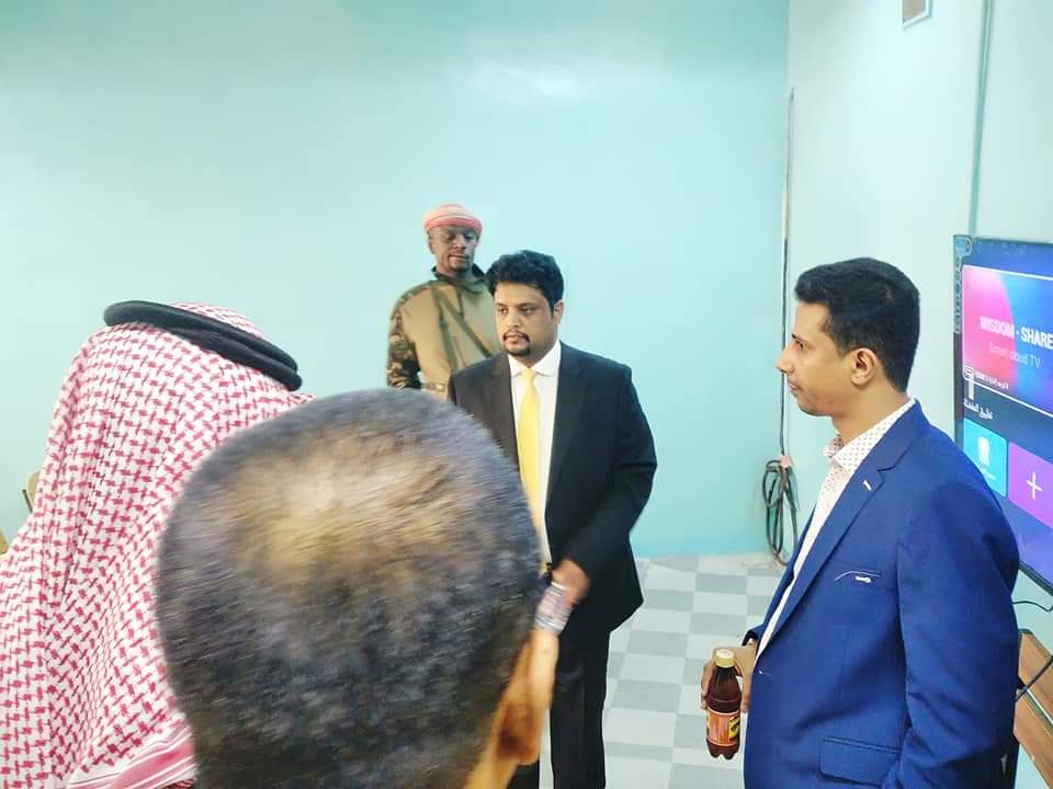 وزير الكهرباء يؤكد أهمية التدريب والتأهيل لكوادر الوزارة ويشيد بالدعم السعودي لقطاع الطاقة 