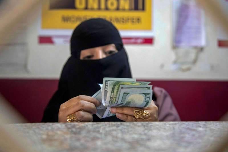 تعرف على أسعار الصرف ليومنا هذا الأحد مابين صنعاء وعدن وحضرموت