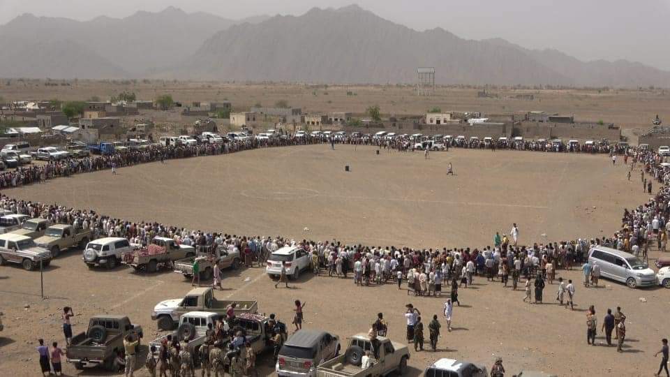 احتشاد قبَلي مسلح لأبناء تهامة تنديدًا بافتراءات الحوثيين وطعنهم بأعراض اليمنيين 